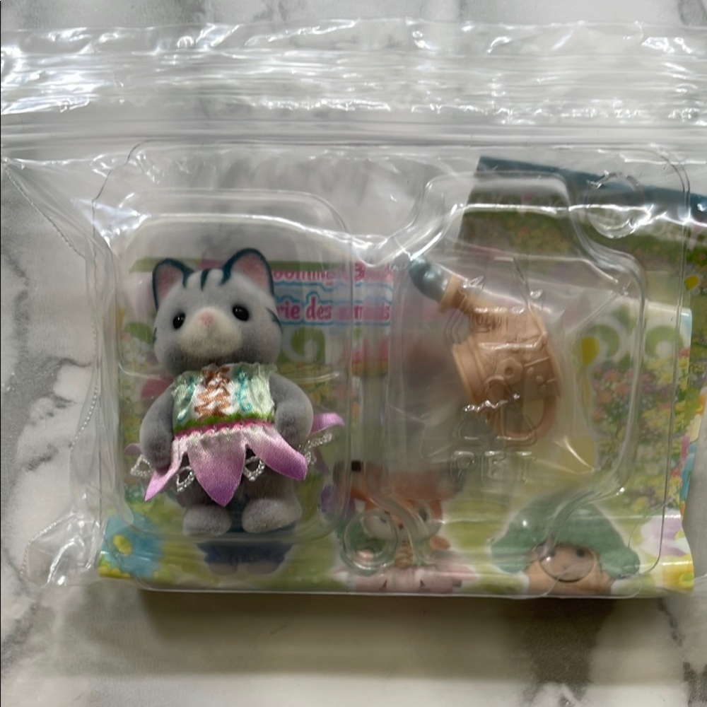 Sylvanian Families Calico Critters Flower garden baby Series - grey cat